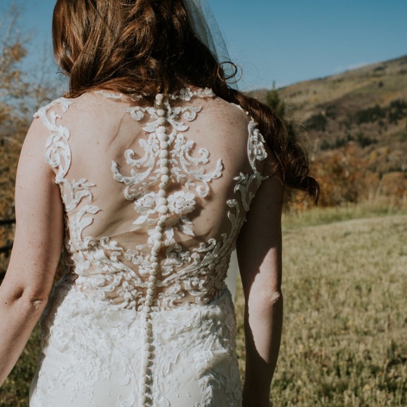 Wedding gown - Picture 9 of 11